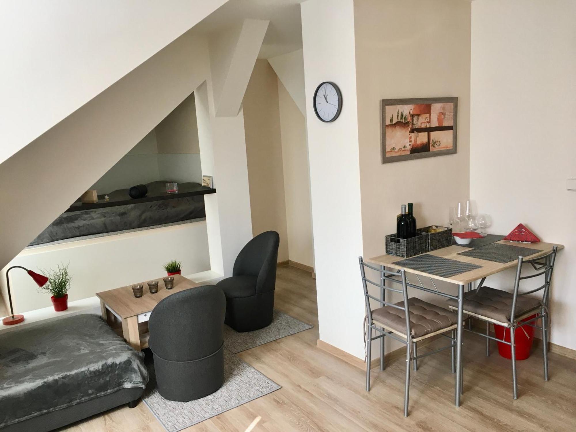 Sebastian Apartments Тршебонь Экстерьер фото